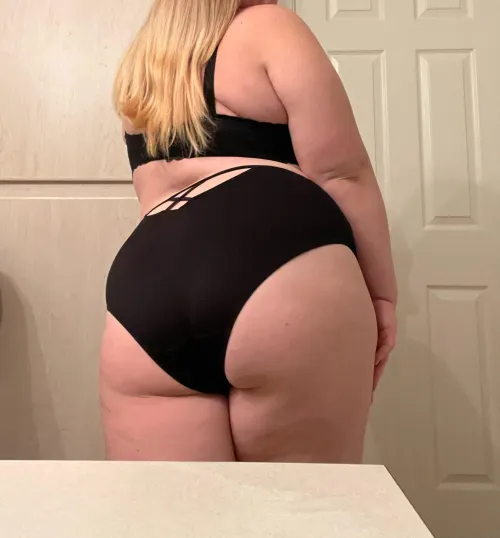 Thumbnail Seductive Moves: KatelynnSmithh Pulls You In | BBW Category