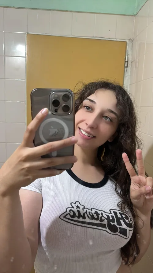 Thumbnail Feeling Cute and Confident: A Dreamyycutie MirrorSelfie Moment