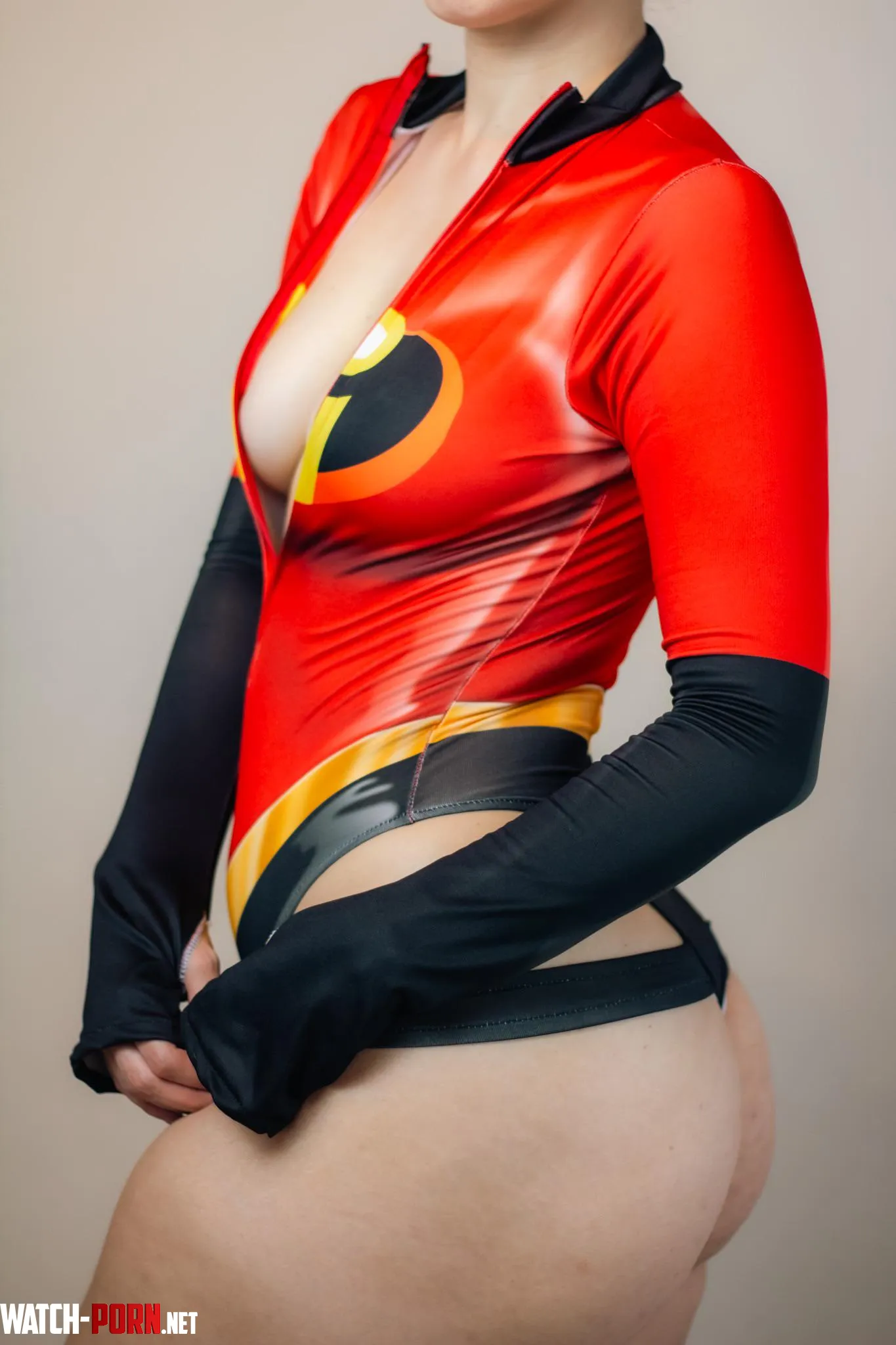 ElastiGirl The Incredibles  Stretching limits in more ways than one cosplay by Julia Santoro by thejuliasantoro