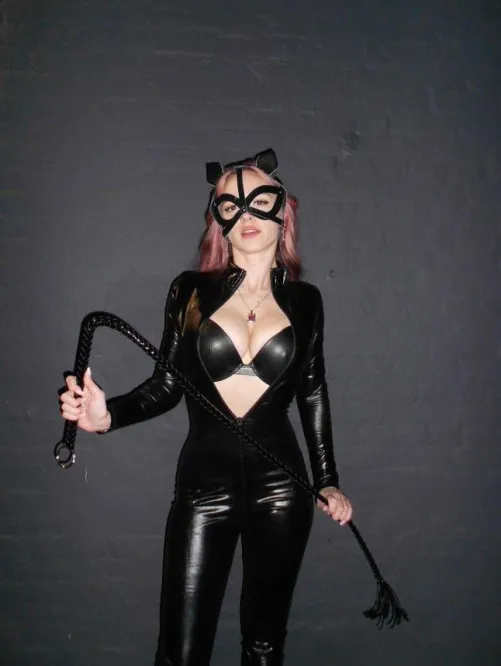 Thumbnail Seductive Catwoman Cosplay by kisseve