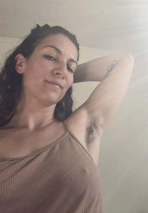 Thumbnail Sweet Day Wishes: Embracing Hairy Armpits