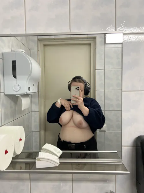 Thumbnail Working My Tits Off by Susbeee in BBW_Chubby Category