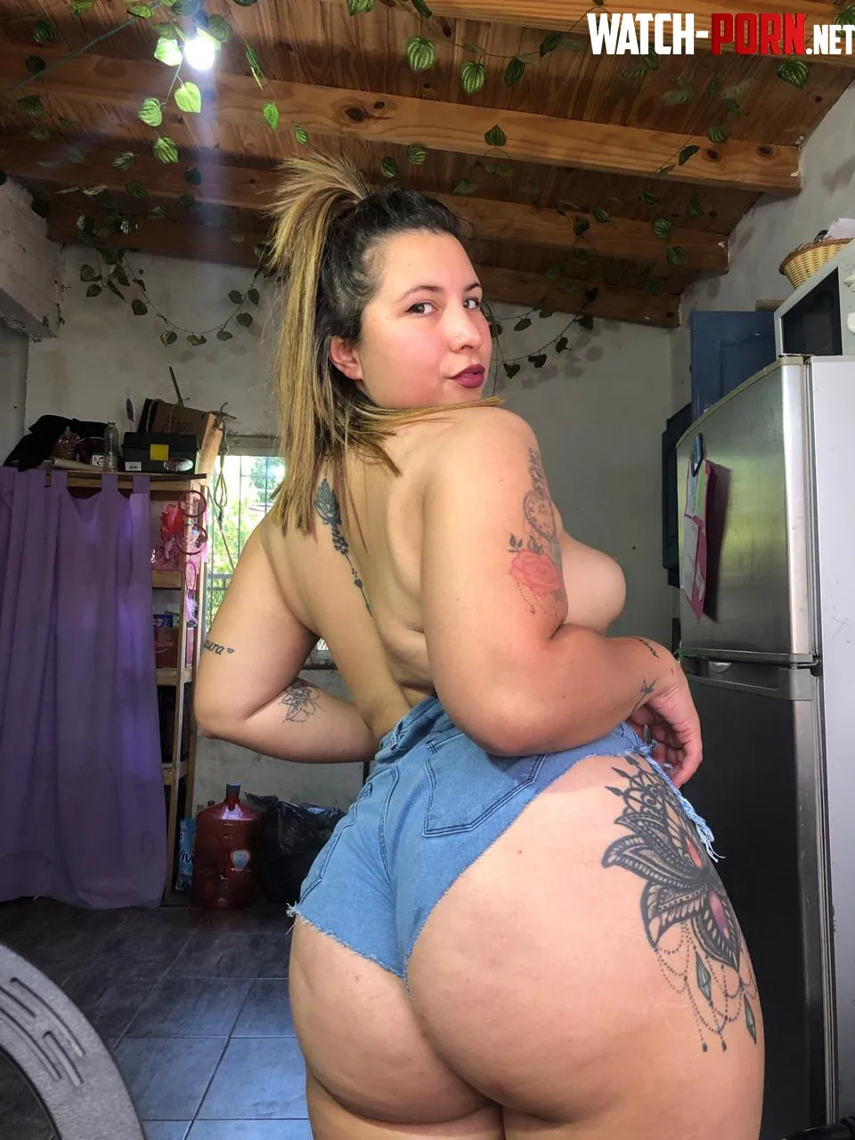 26 years old and 200lbs on this tattooed ass I hope you wanna handle it by funnygirlok