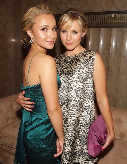 Thumbnail An Iconic Duo: Hayden Panettiere and Kristen Bell Unveiled