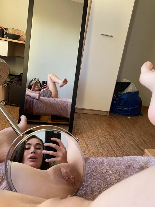 Thumbnail Appreciating Big Pussy Lips with Bellaamiable