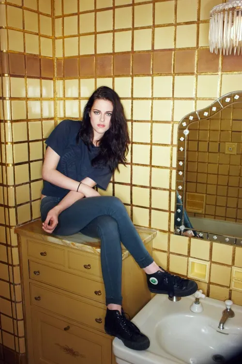 Thumbnail Explore RaymondLeggs' PrettyGirls Collection: The Elegance of Kristen Stewart