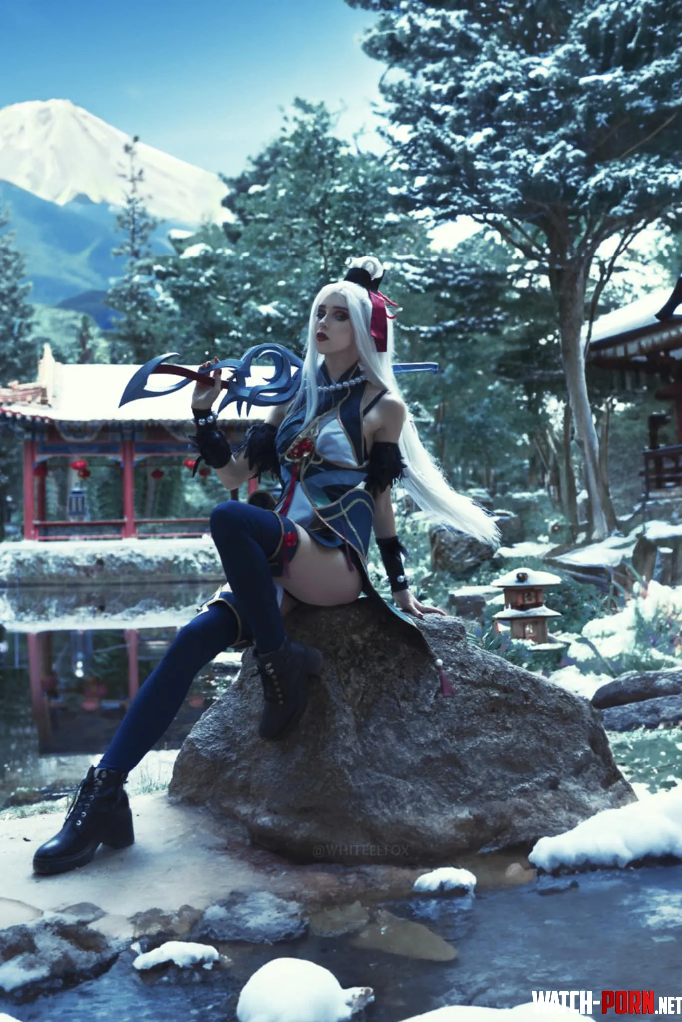 Snow Moon Caitlyn from League of legends by Whiteeefox by xFoxyCosplay