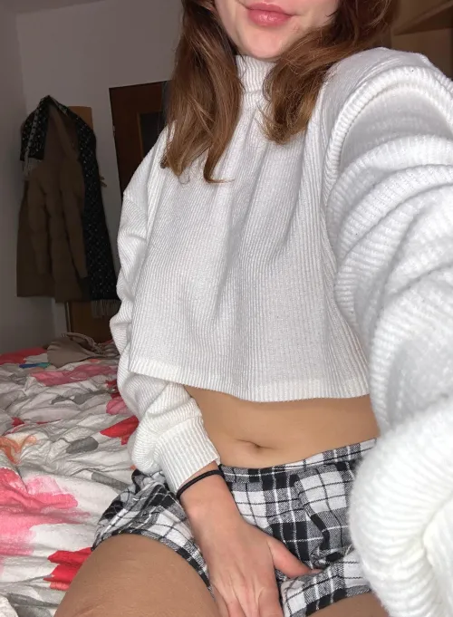 Thumbnail CropTopGirls: Unsure About Today's Croptop by EnchantingBreezex