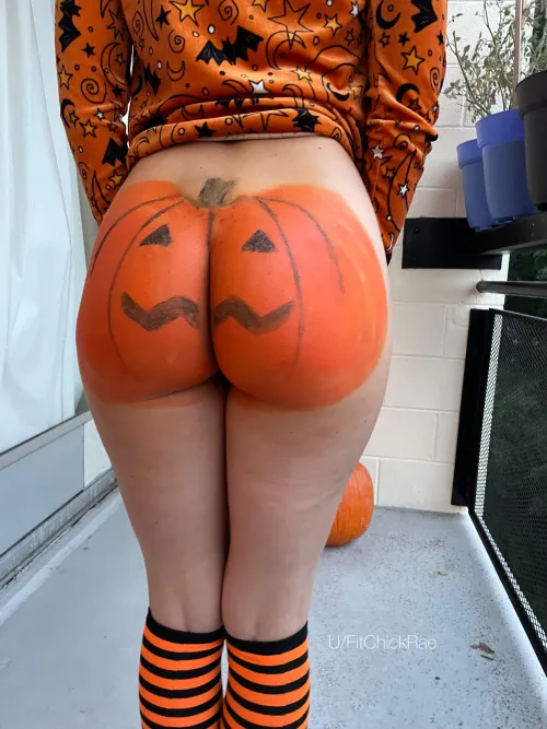 Thumbnail Pumpkin Butt Admirer: Share Your Thoughts | FitChickRae | whooties