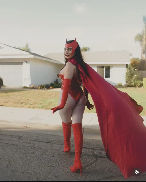 Thumbnail Scarlet Witch Cosplay: Admiring Taya Miller's Captivating Booty Secrets