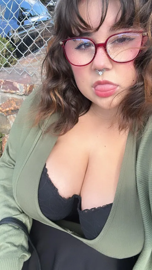 Thumbnail Enough Cleavage 18f: Exploring Chubby Beauty by p0proxie_