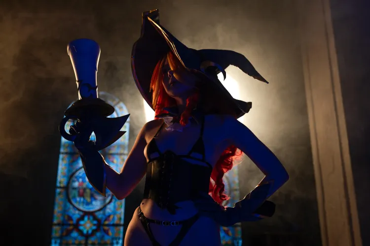 Thumbnail Alluring Impersonation: Transforming into Bewitching Miss Fortune in Cosplay