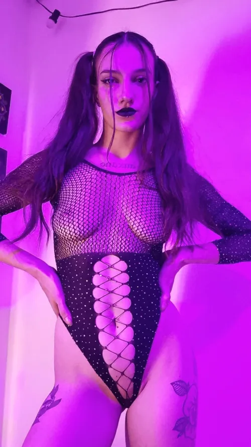 Thumbnail Fishnets Fascination: Viiolettta's Appeal on onlyfansgirls101