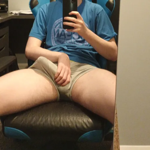 Thumbnail Revealing 18-Year-Old Buldge: A Critical Analysis