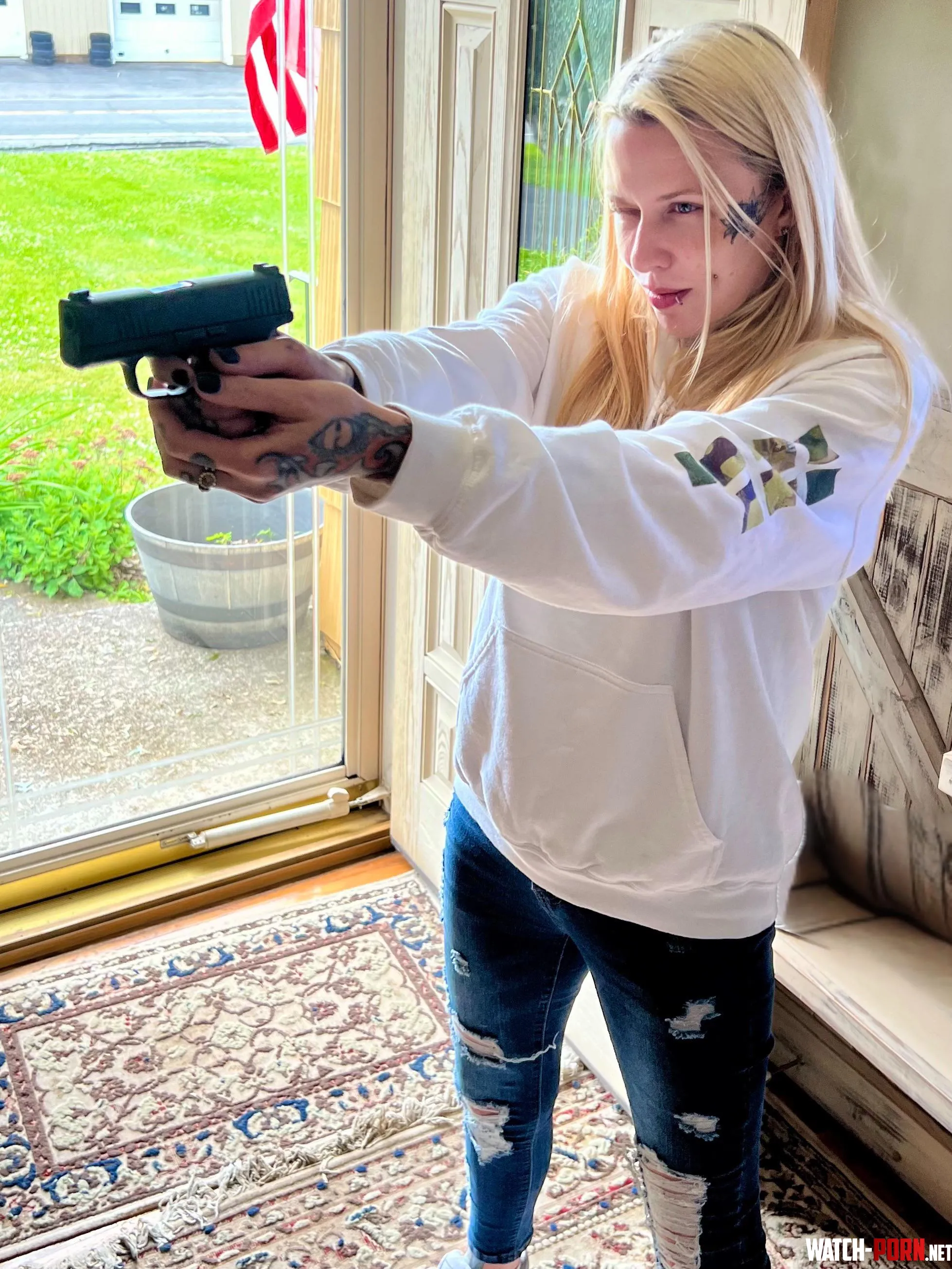 Girl who likes to handle guns  by britneyblade