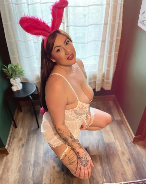 Thumbnail FaeHousewife Seeks Playmate for MILF Playtime