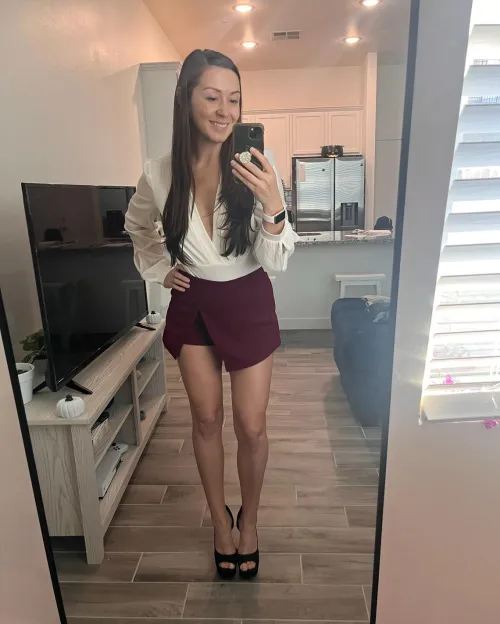 Thumbnail Wrapped in Beauty: Unveiling Persuasive_Pussy's Alluring Legs