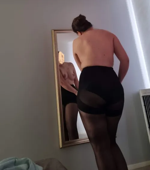 Thumbnail Getting Ready in Pantyhose: Embrace the New Day