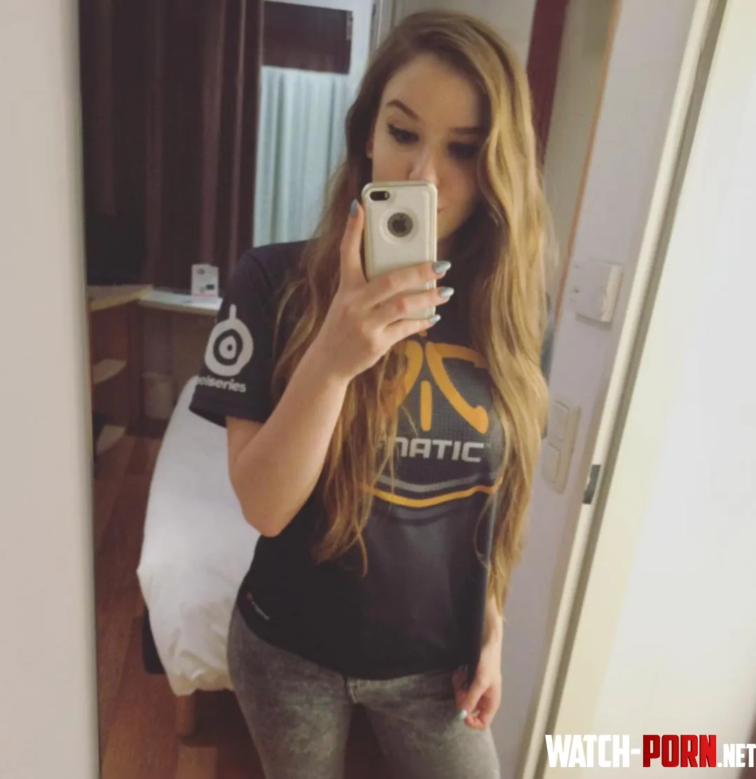 Quite a famous jersey hehe by KinkyMindedGamerGirl