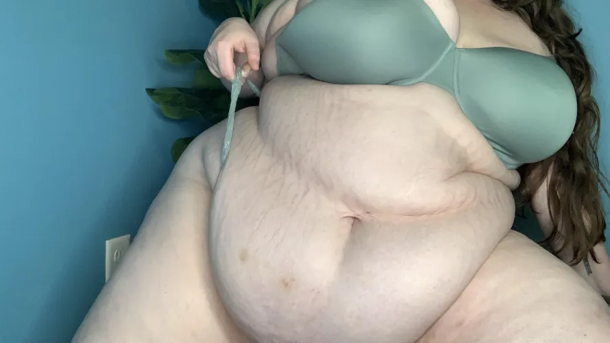 Thumbnail Warm Greeting: Welcoming Connection with SSBBW