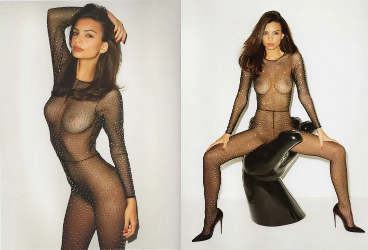 Thumbnail Emily Ratajkowski: A Celeb Reveal | Author guskor | Celebsnaked