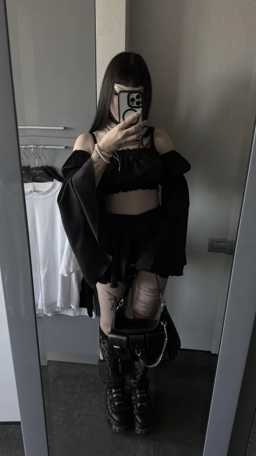 Thumbnail MirrorSelfie Magic: My Favorite Outfit Revealed by mayerlitriana