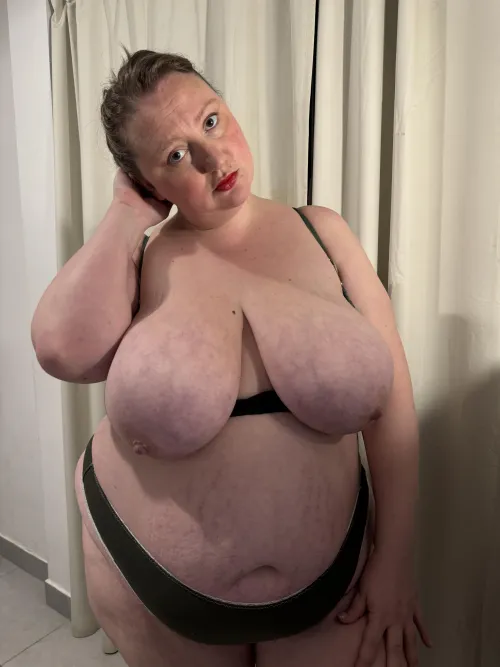 Thumbnail Eliana-Spritz Ponders: What Do You Think About My Curves - Perfect or Too Much? in BBW_Chubby