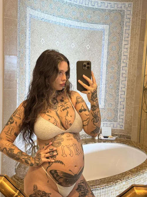 Thumbnail SpicyxxBunny Explores the Sexy Side of Pregnant Curves | pregnantporn