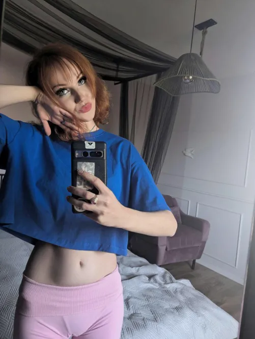 Thumbnail Bunny_lucy Feels Cute in Croptop - Share Your Thoughts