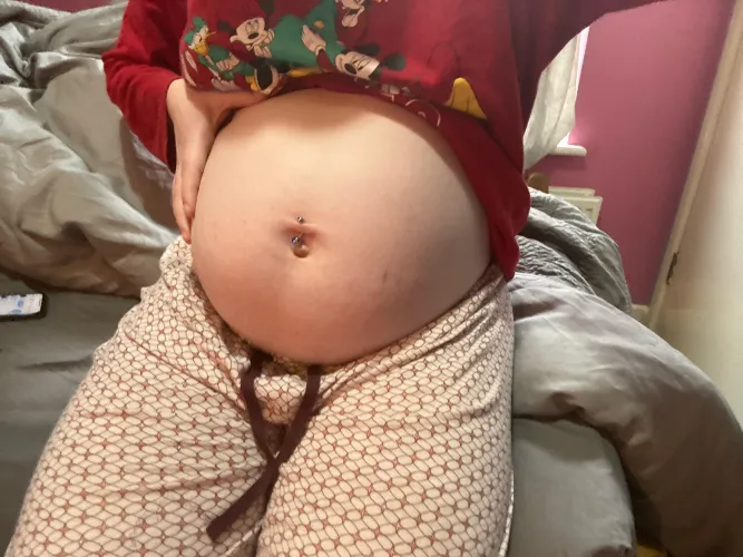 Thumbnail Feedee's Request: Make My Belly Bigger - Author: feedee_rose | Category: Stuffers