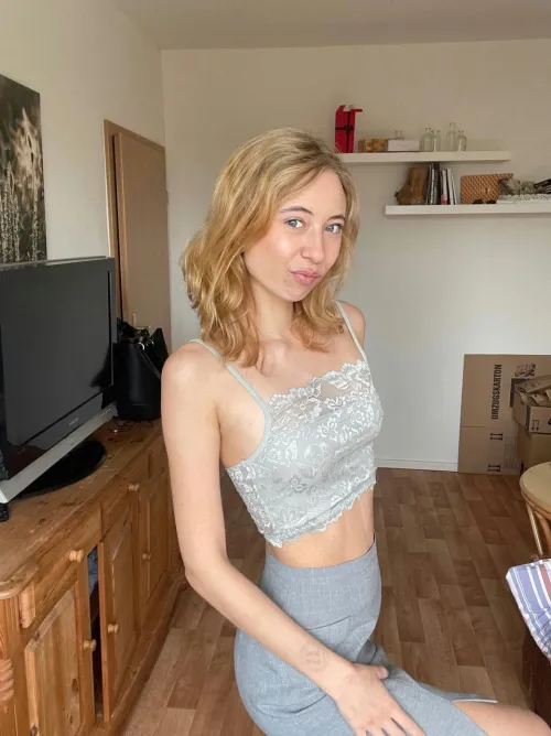 Thumbnail hotrileyx Bares It All: Sexy Croptop Appeal