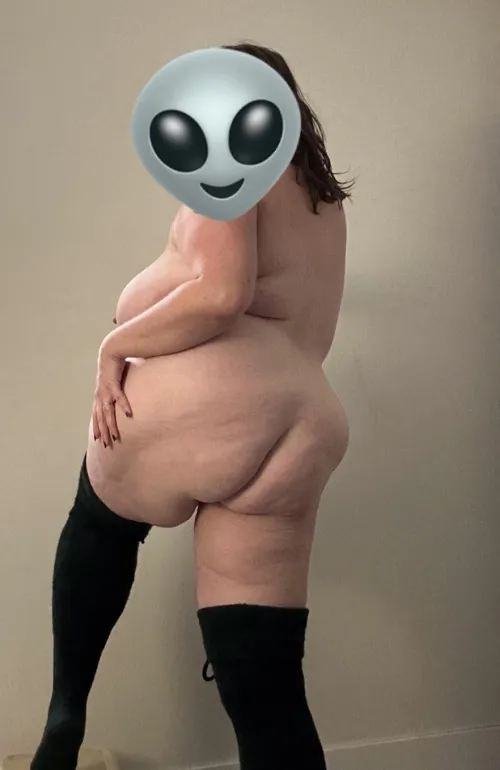 Thumbnail Out of This World Beauty - decembertape's Charm - BBW