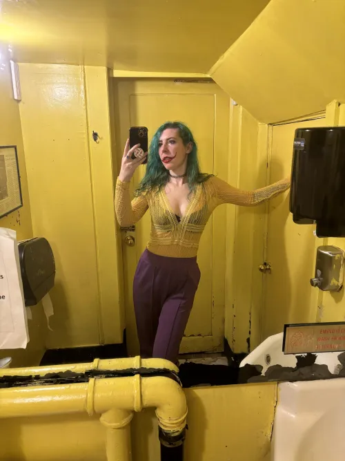 Thumbnail sirenskiss3 Captures Joker Persona in Unique MirrorSelfie