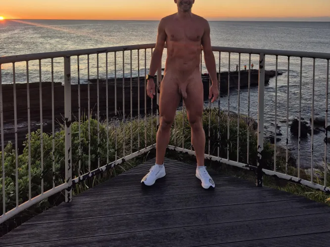 Thumbnail Capture the Streak of Sunlight with publicnakedrun | GWAustralia