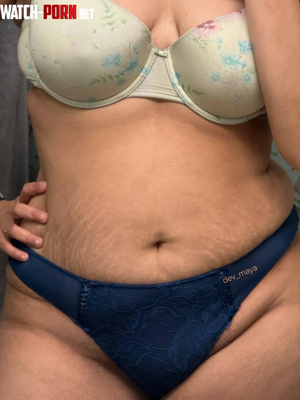 Love showing off my married body to guys online  by dev_maya