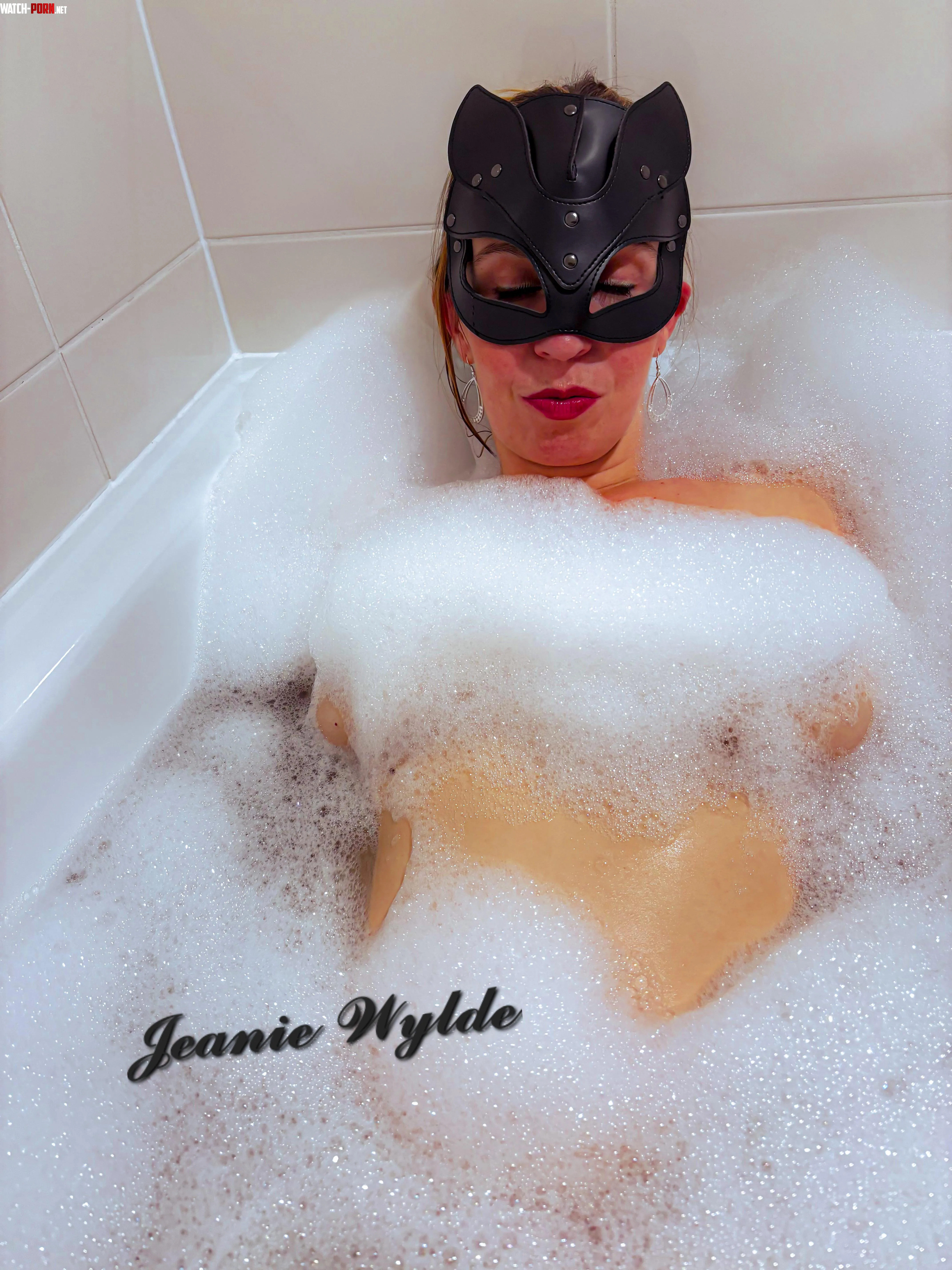 A warm bath always gets the blood flowing  by Jeanie_Wylde