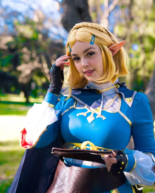 Thumbnail Princess Zelda Perfection - kisseve's Enchanting Cosplay - cosplaygirls