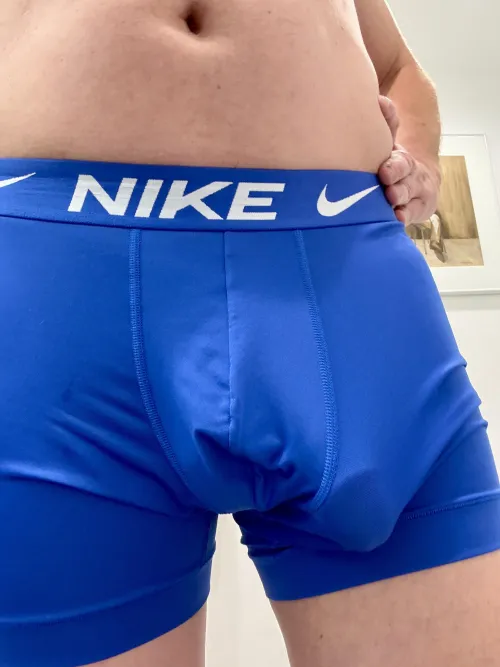 Thumbnail cosmova Wishes Everyone a Happy Saturday in Bulges