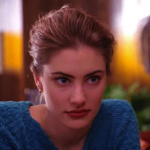 Thumbnail Exploring Mdchen Amick's Beauty in PrettyGirls by cashmere1977_v3