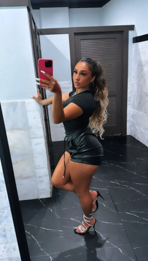 Thumbnail mayapeachess Urges Playtime: 'Don't Make Me Wait Too Long, Papi' - A MirrorSelfie Tease