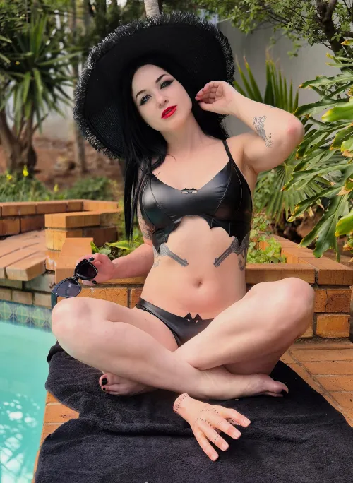 Thumbnail Morticia Addams Pool Party: A Cosplay Extravaganza with a Twist