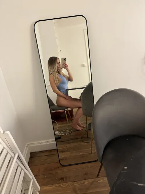 Thumbnail MirrorSelfie: Capturing Reflections with Micaelaroseee