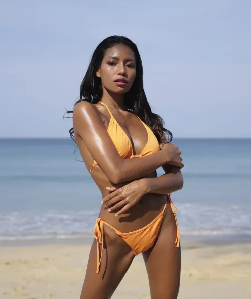 Thumbnail Spoompls_ Showcases the Vibrant Orange Bikini Look