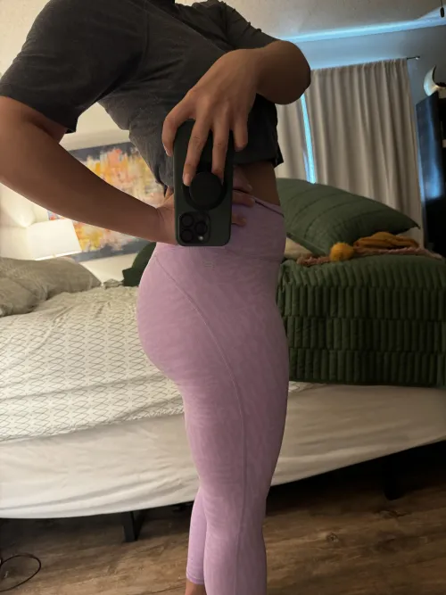 Thumbnail Astraea_ann's Post-Workout Glow: Marvel at the Pump in Hot Girls in Yoga Pants