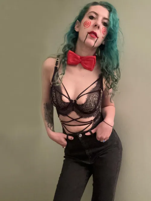 Thumbnail Sultry Halloween Fun: sirenskiss3 Dons a Sexy Saw Costume in naughtychicks