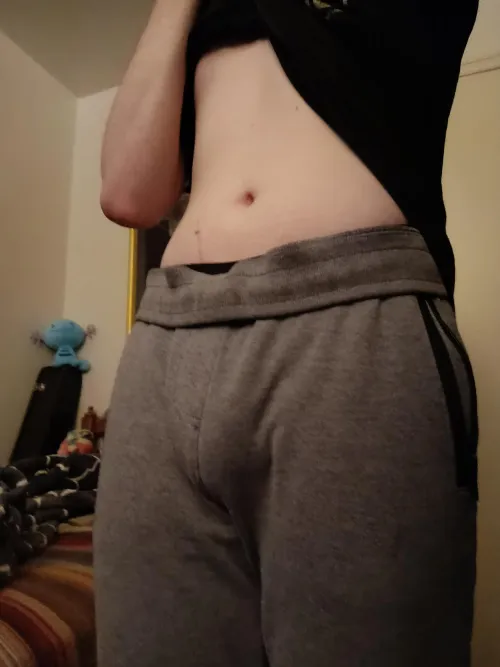 Thumbnail Seductive Display: Wild_Tinky Shares a Cute Tummy