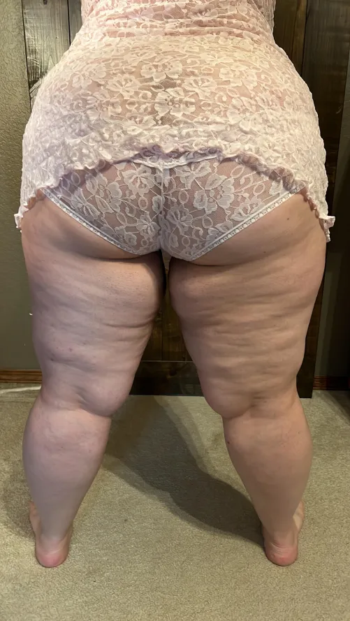 Thumbnail Curvy Momma with a Lot of Cake: sassy_momma_m1lf Story