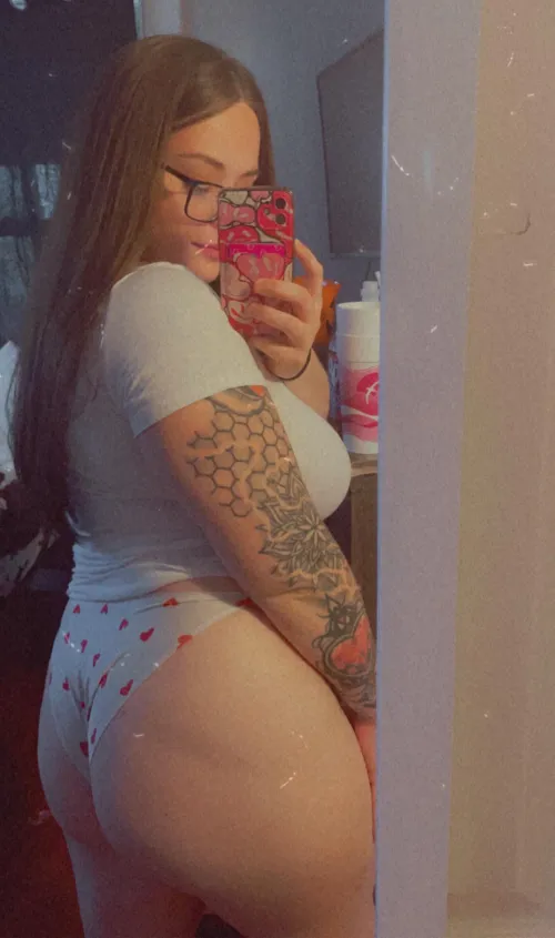 Thumbnail Discover the Beauty of Being Thick and Tatted by FayyXoxo | thickwhitegirls