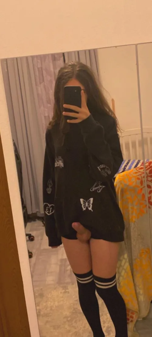 Thumbnail Unveiling klarixoxo's Little Secret Under the Hoodie | Explore FemBoys