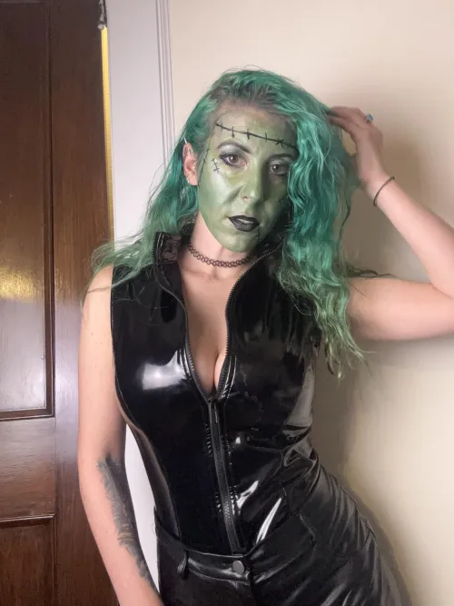 Thumbnail All Green Halloween Look | sirenskiss3 | GirlswithNeonHair